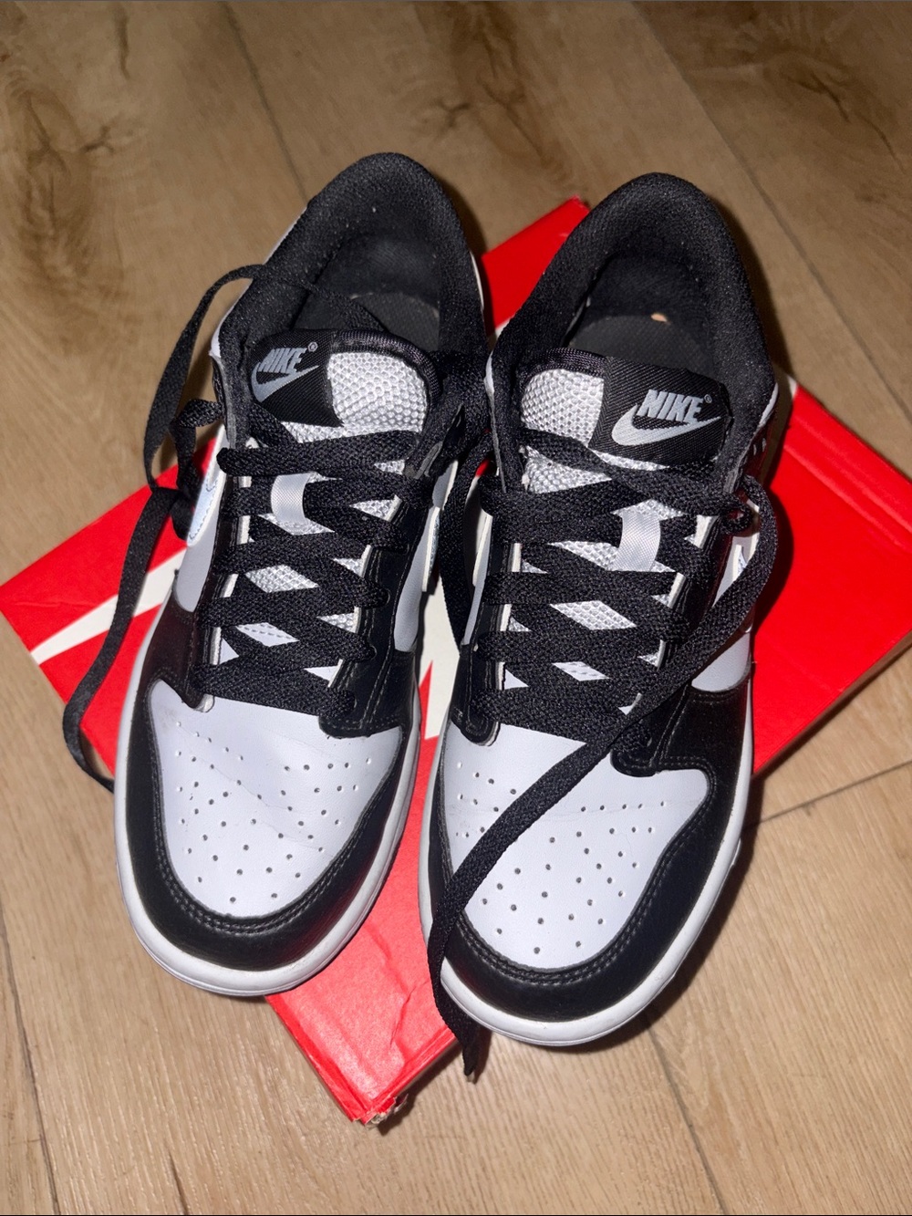 Nike Dunks Black and White size 4.5 boys & 6W